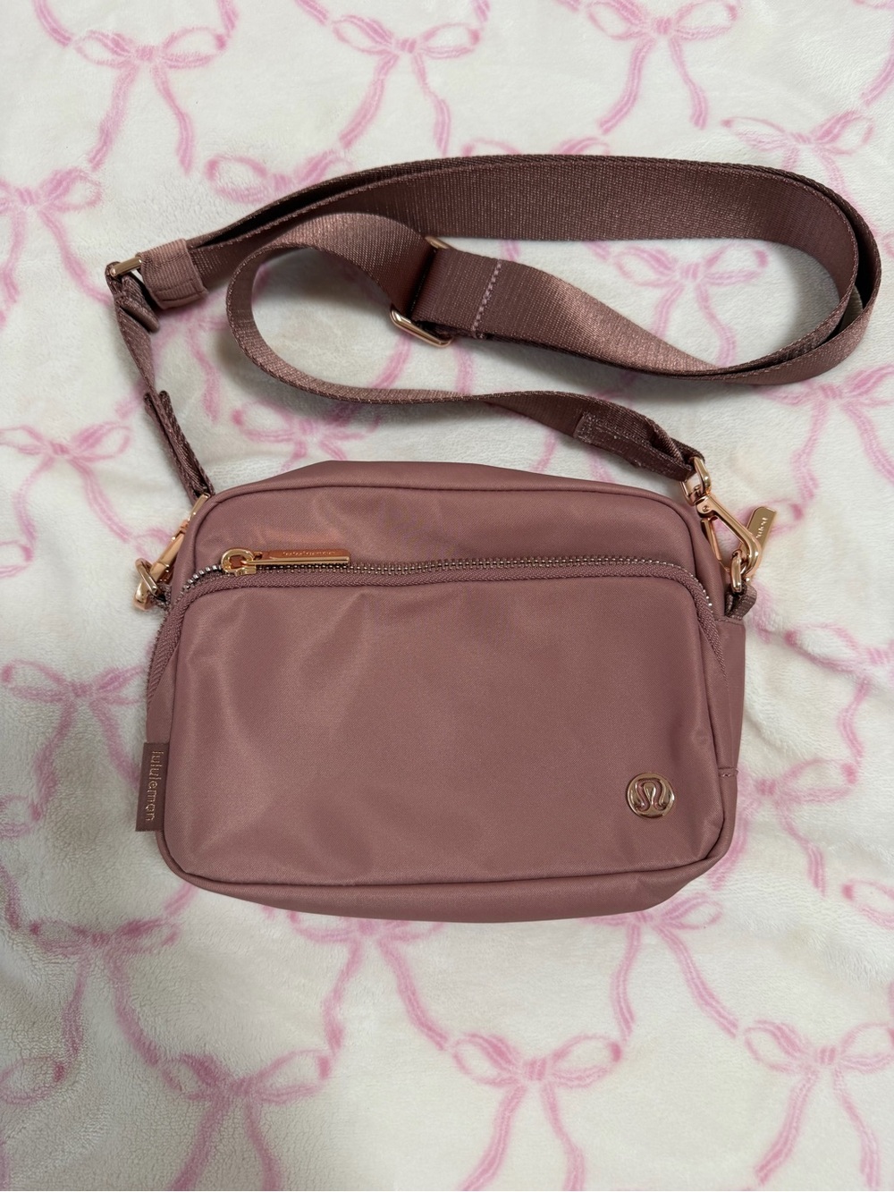 lululemon athletica Small Crossbody Bag in Mauve